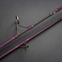 cinnetic-sky-line-purple-sea-bass-300-mh-detalle